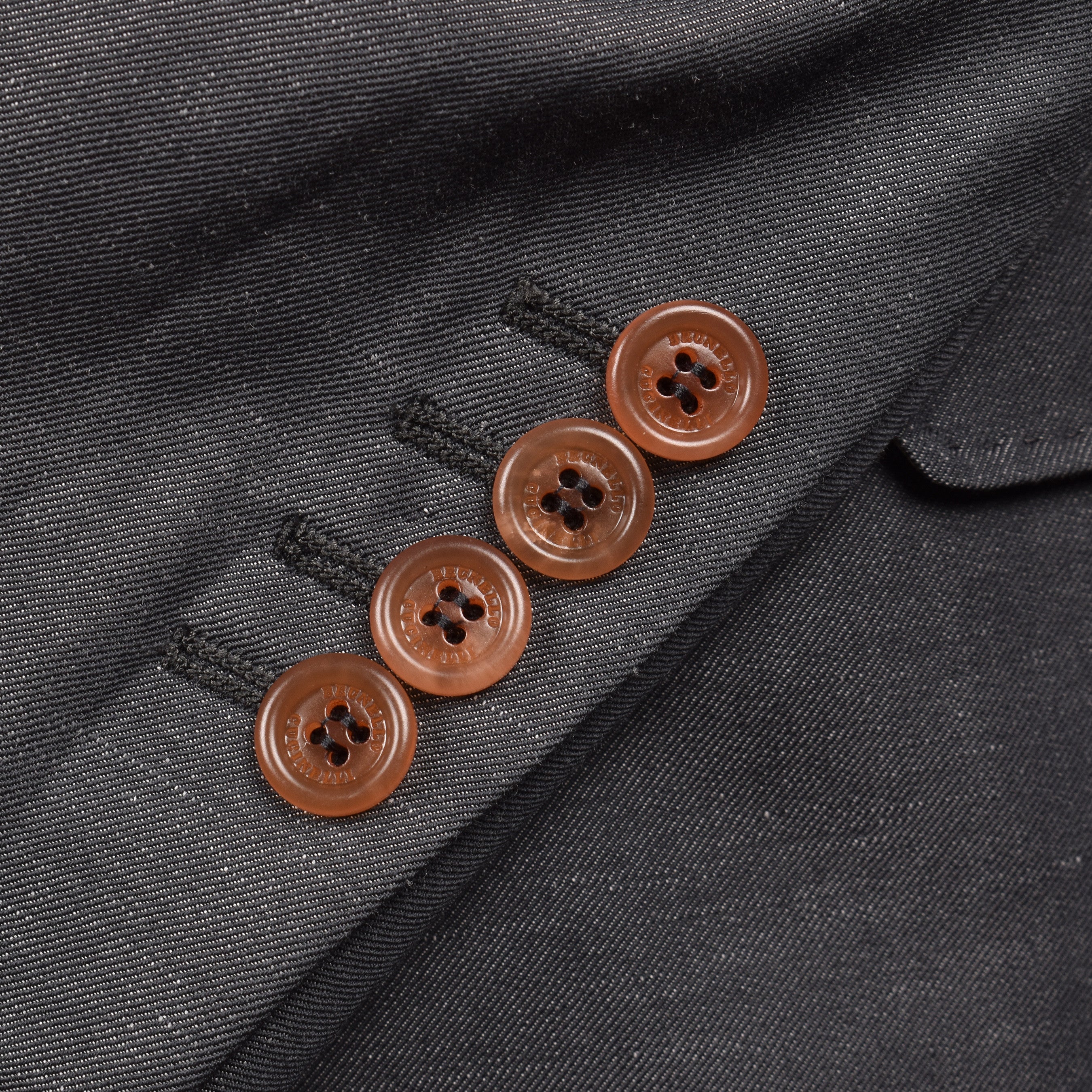 BRUNELLO CUCINELLI MEN'S GRAY WOOL LINEN BLEND SUIT