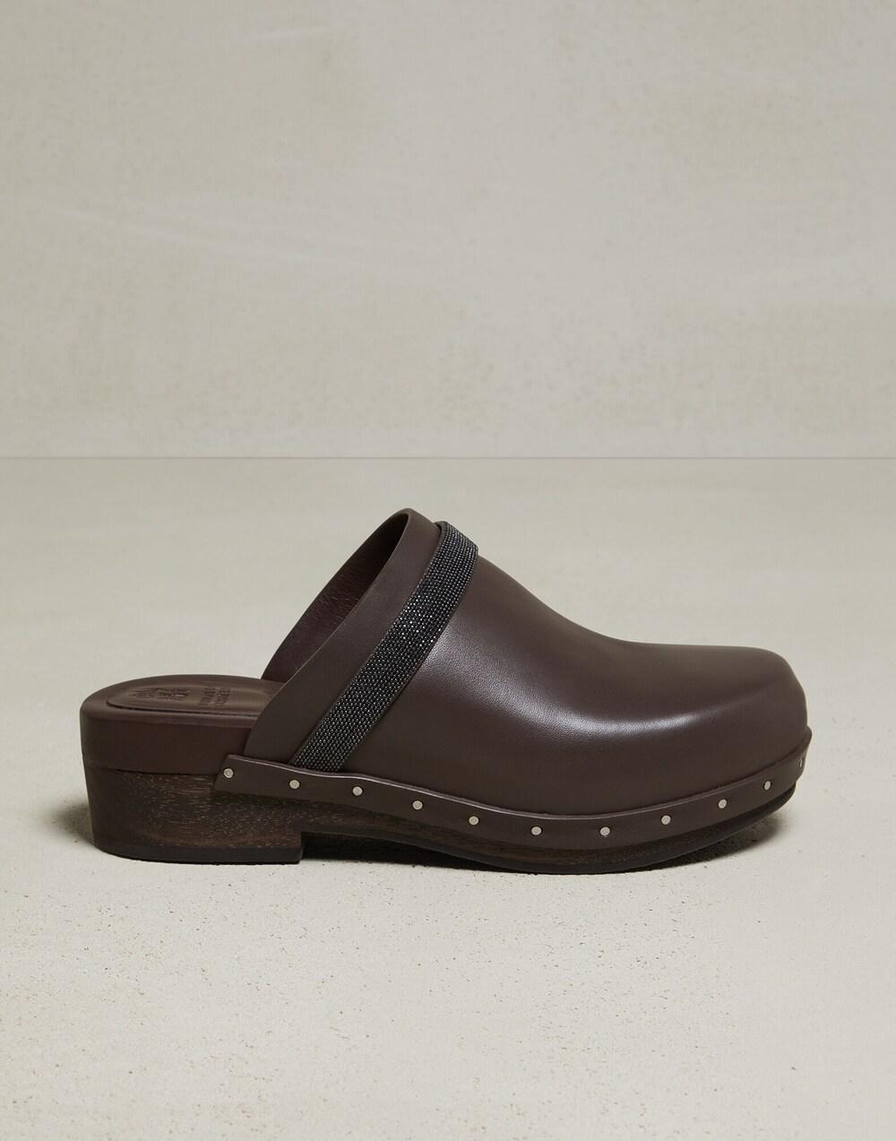 BRUNELLO CUCINELLI WOMEN'S BROWN LEATHER CLOGS WITH STUDDED TRIM