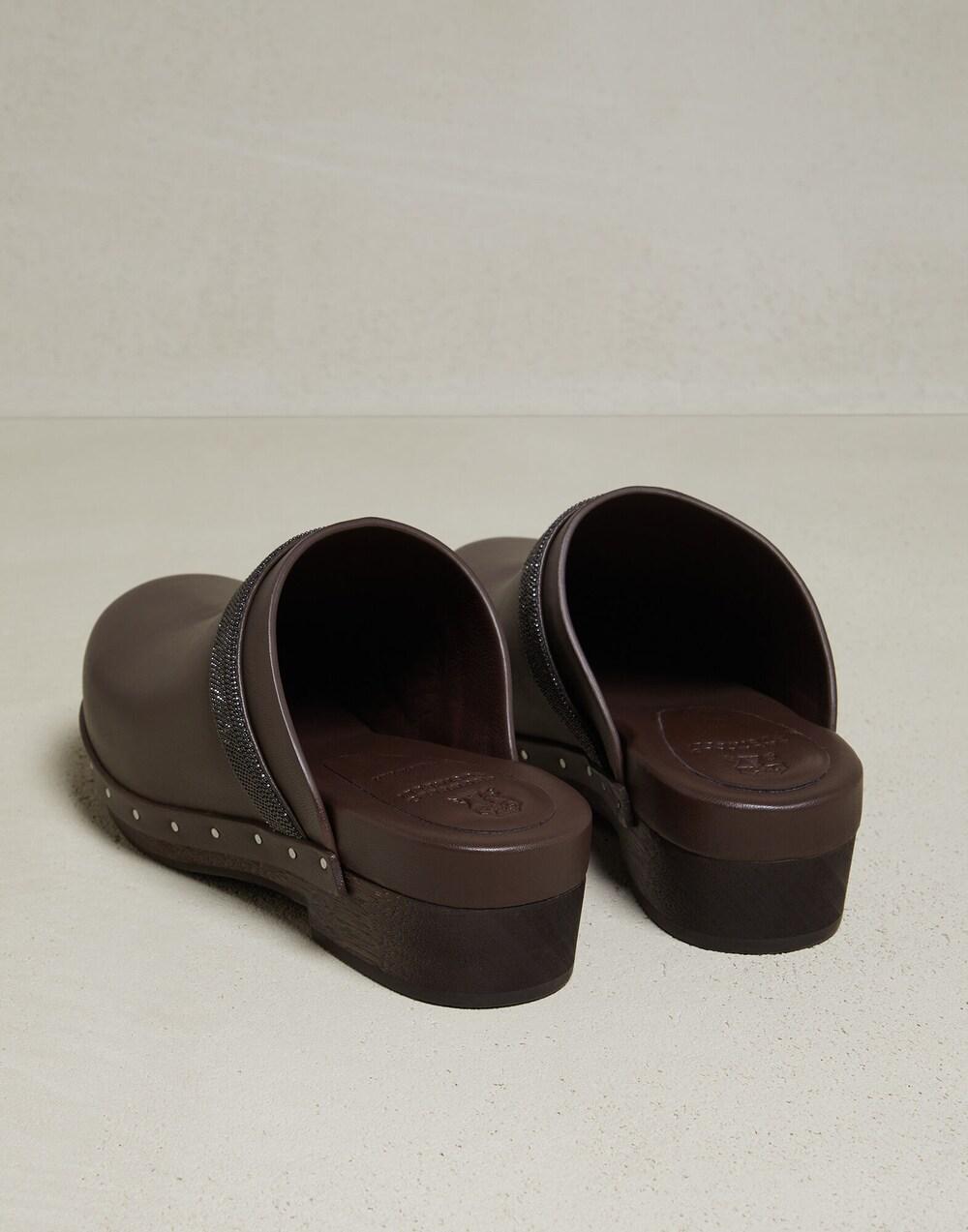 BRUNELLO CUCINELLI WOMEN'S BROWN LEATHER CLOGS WITH STUDDED TRIM
