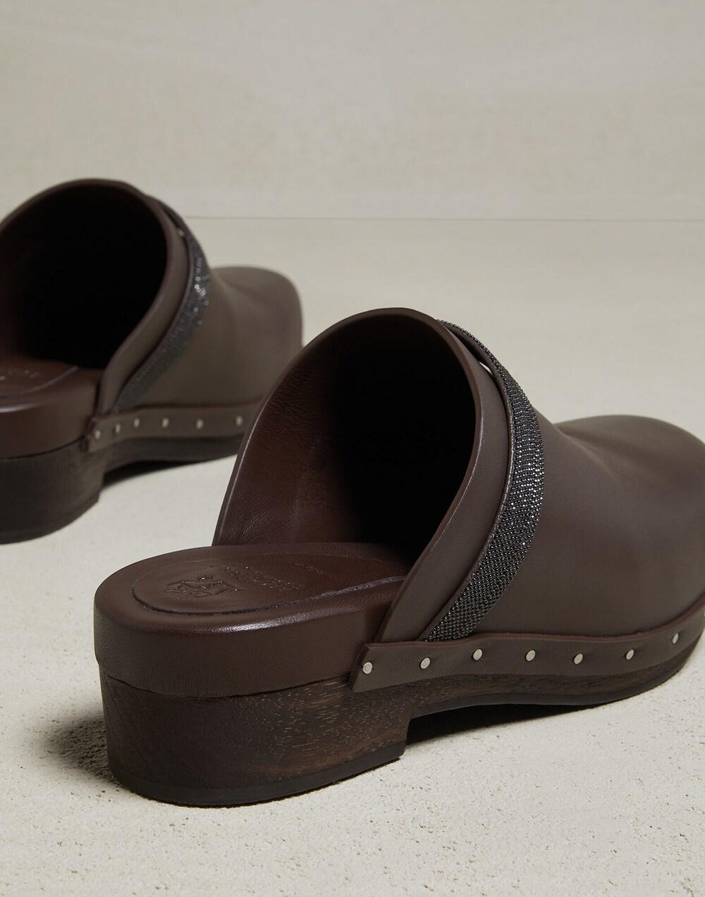 BRUNELLO CUCINELLI WOMEN'S BROWN LEATHER CLOGS WITH STUDDED TRIM