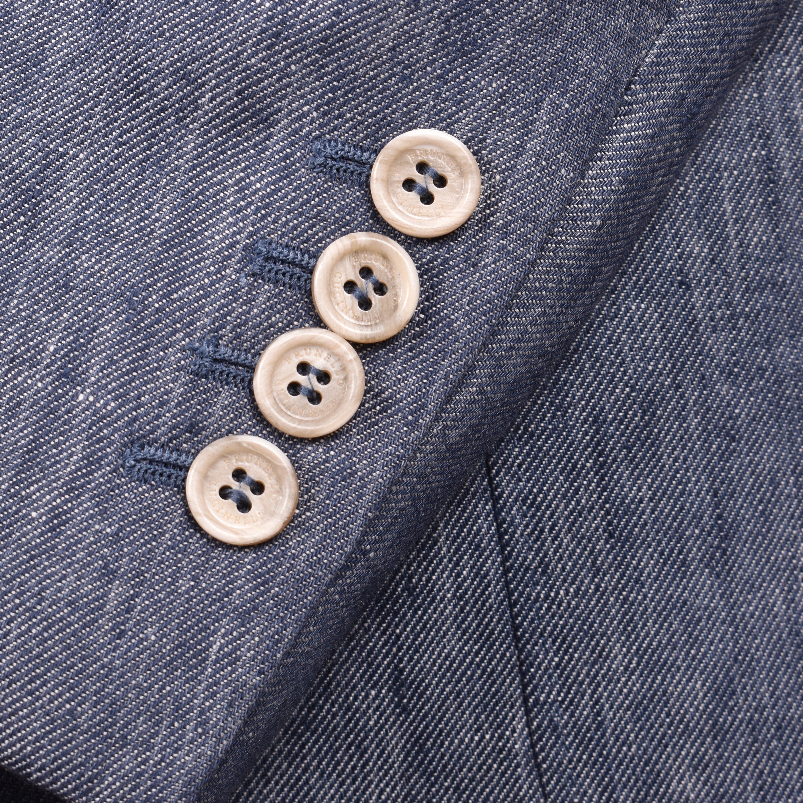 BRUNELLO CUCINELLI MEN'S DENIM BLUE LINEN THREE-BUTTON SUIT