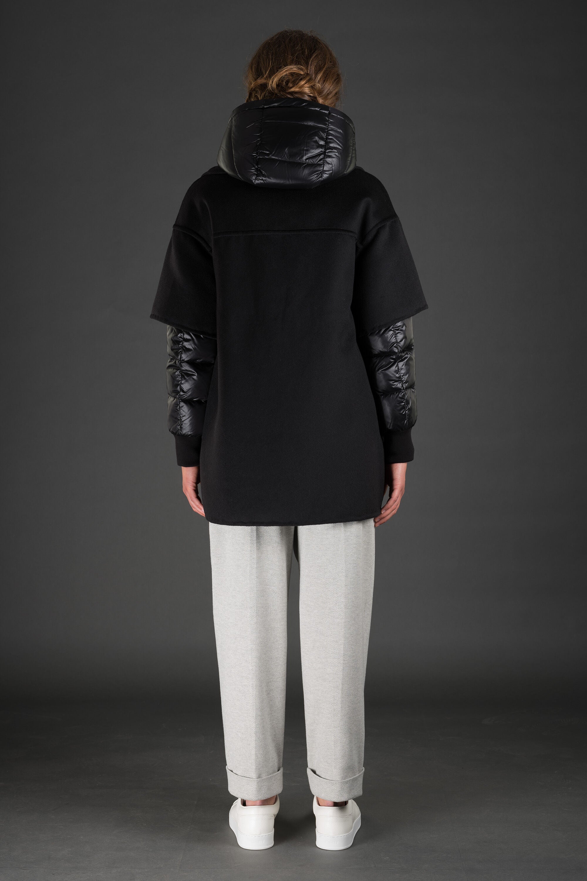 MOORER WOMEN'S BLACK SHORT-SLEEVE JACKET WITH HOOD