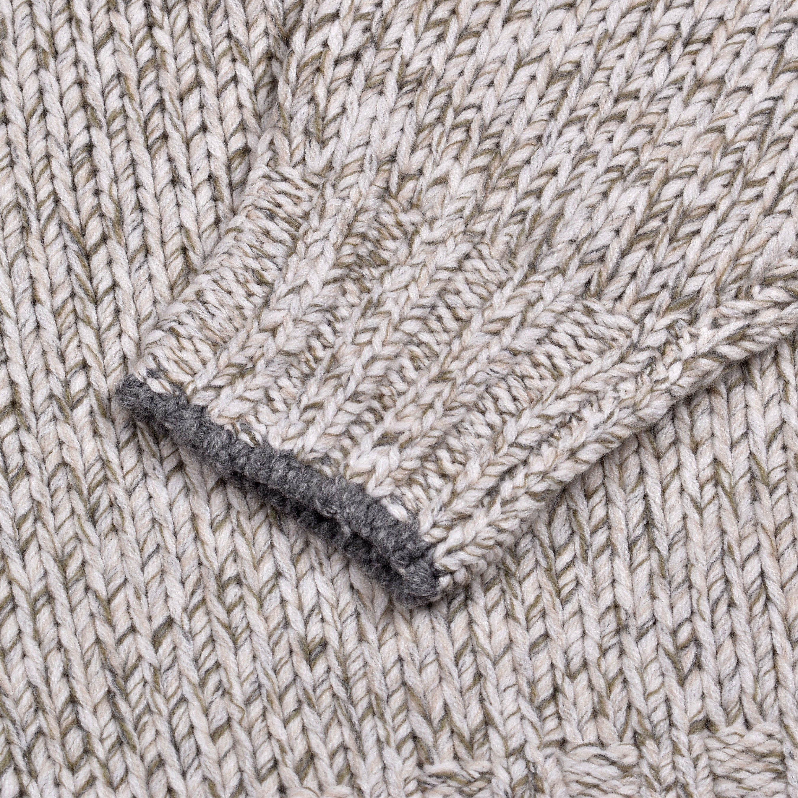 BRUNELLO CUCINELLI MEN'S GRAY CASHMERE KNIT TURTLENECK SWEATER