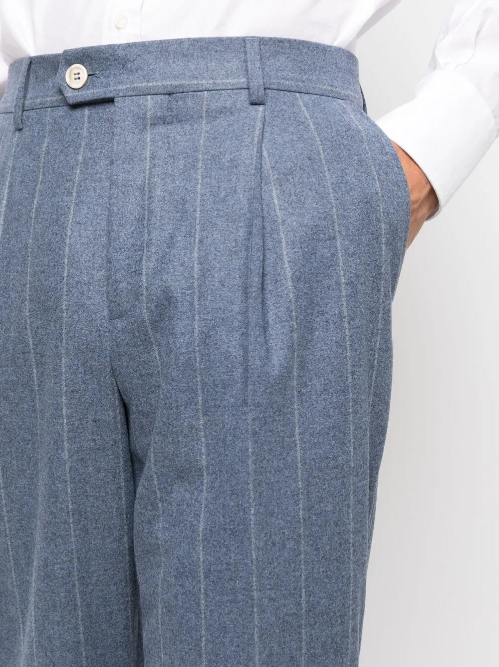 BRUNELLO CUCINELLI MEN'S GRAY PINSTRIPE PLEATED TROUSERS