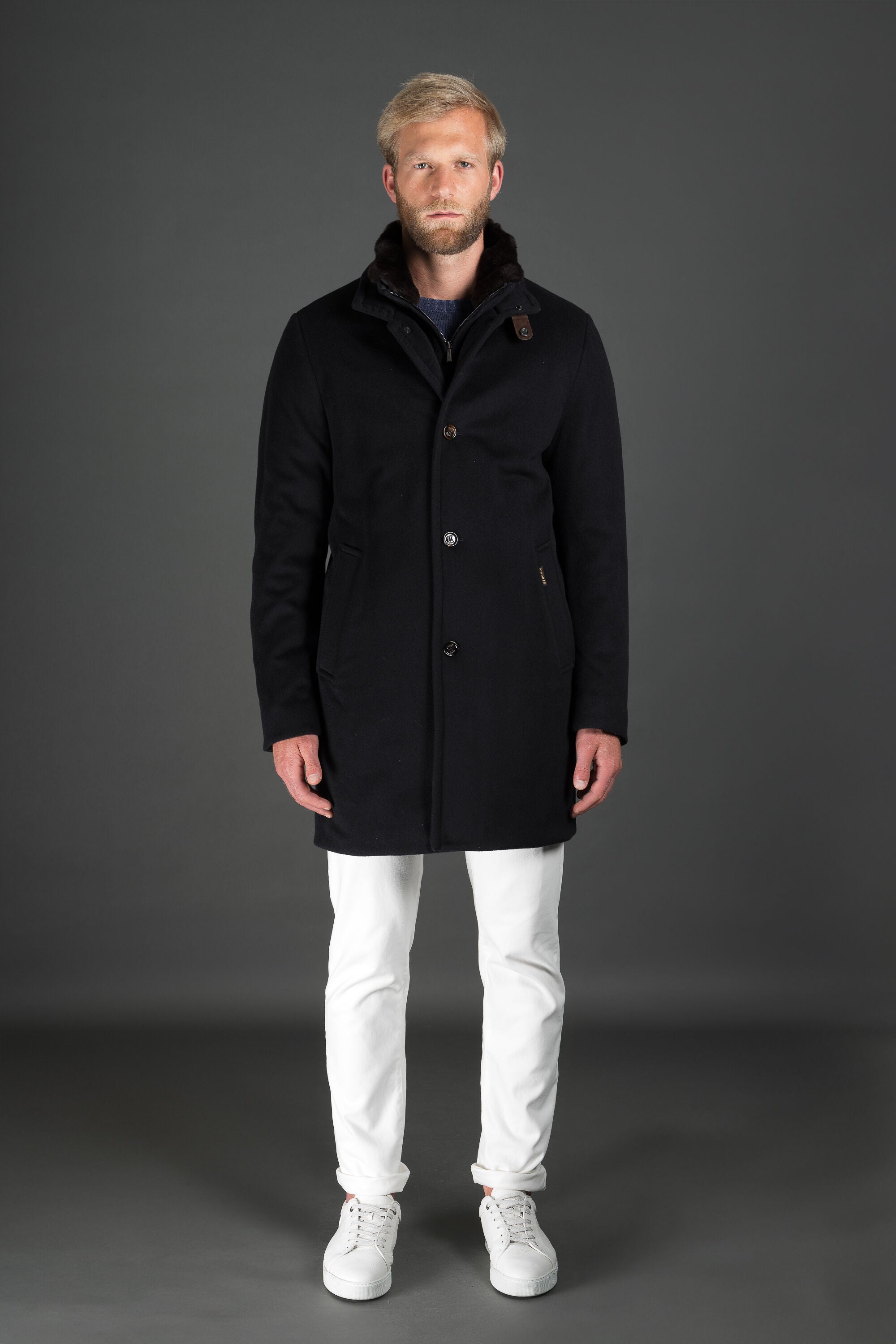 MOORER MEN'S NAVY TAILORED COAT WITH FUR COLLAR