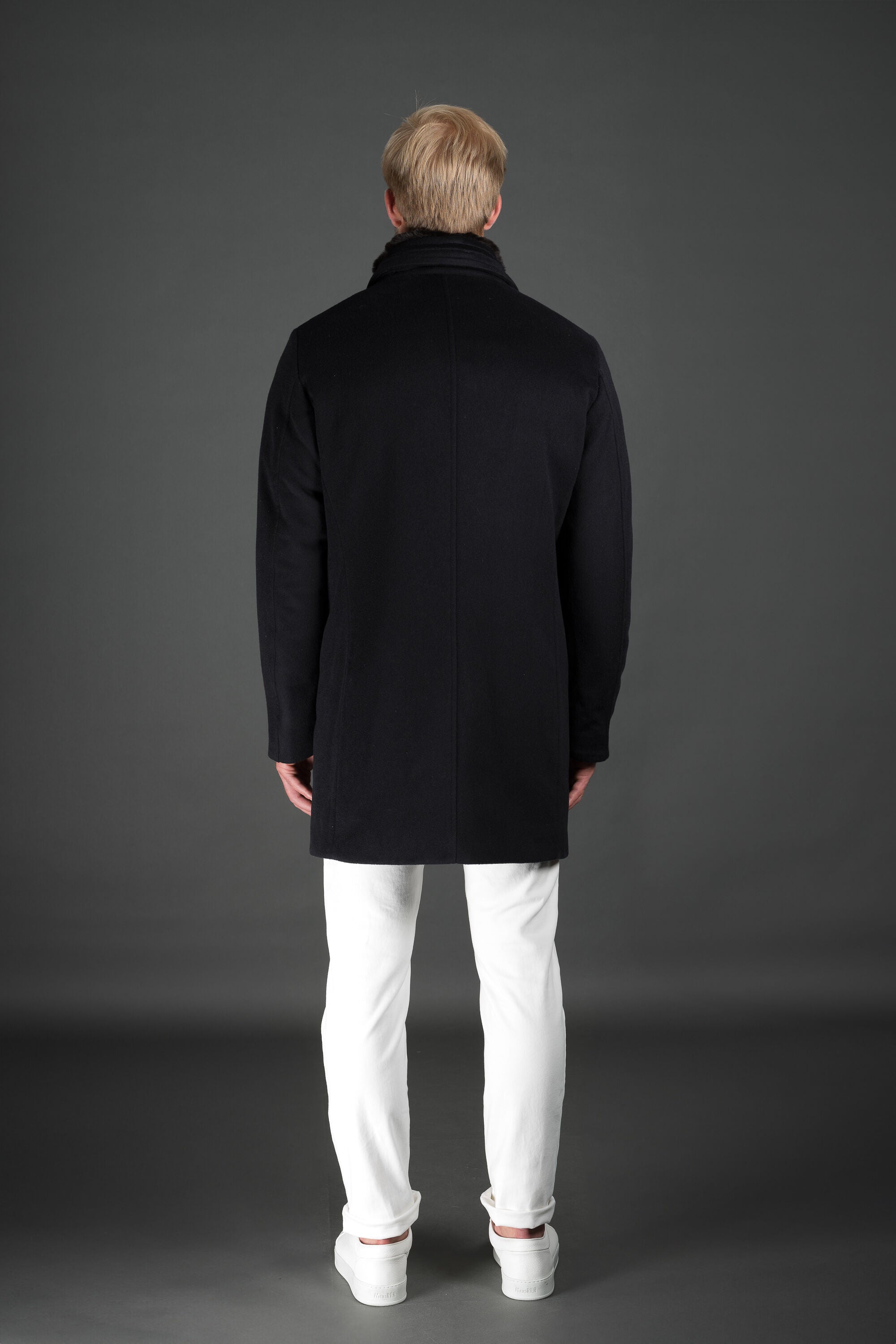 MOORER MEN'S NAVY TAILORED COAT WITH FUR COLLAR