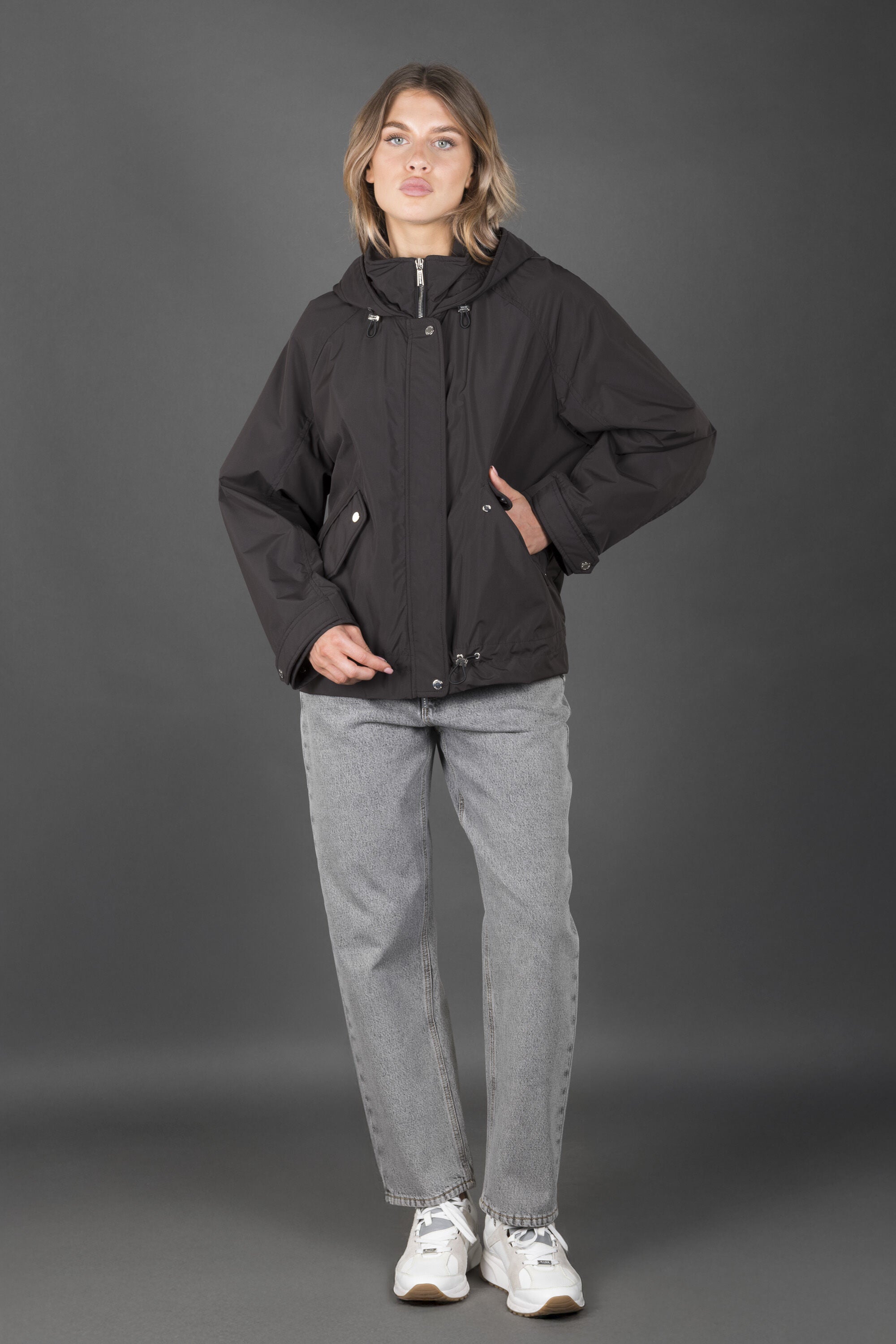 MOORER WOMEN'S BLACK HOODED JACKET WITH POCKETS