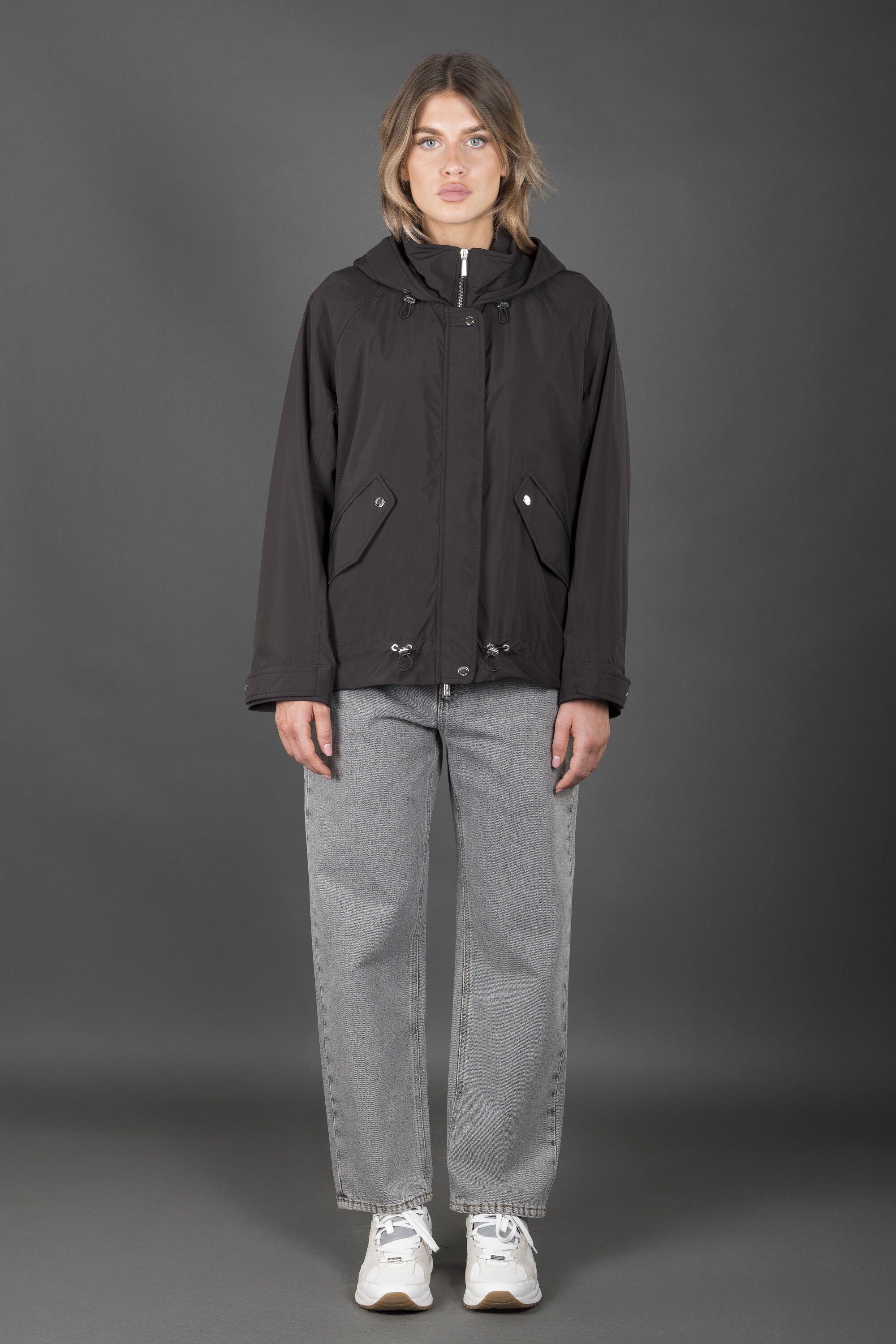 MOORER WOMEN'S BLACK HOODED JACKET WITH POCKETS